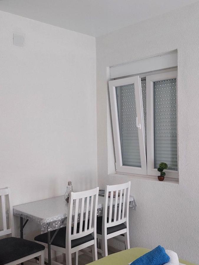 Apartment Iva Биела Екстериор снимка