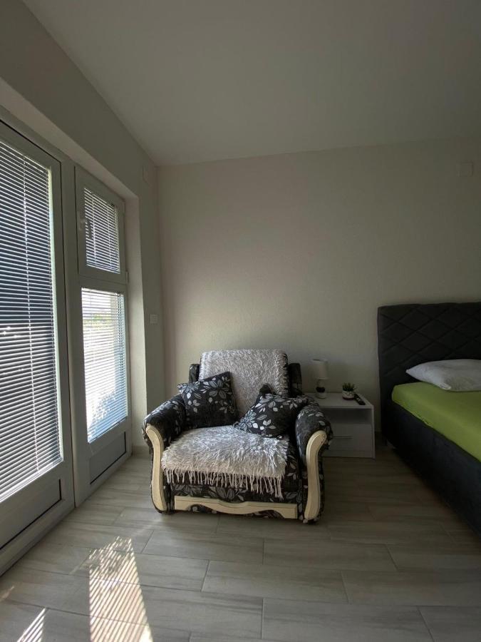 Apartment Iva Биела Екстериор снимка