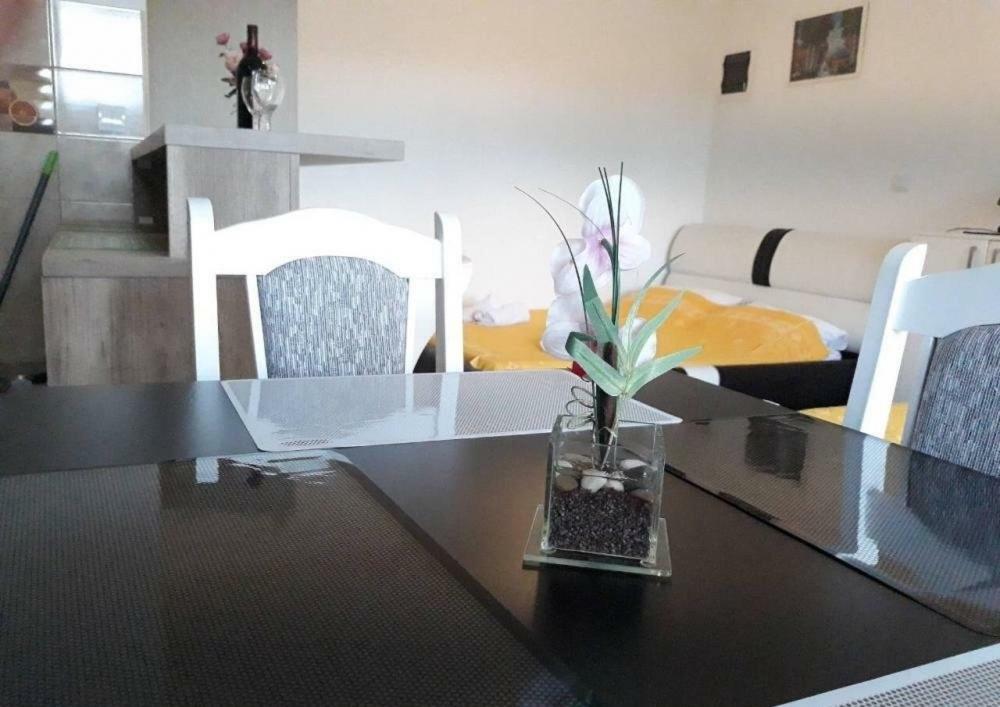 Apartment Iva Биела Екстериор снимка