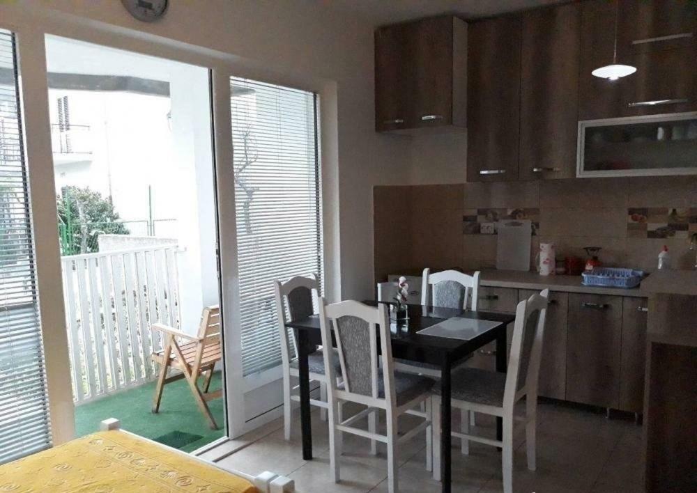 Apartment Iva Биела Екстериор снимка