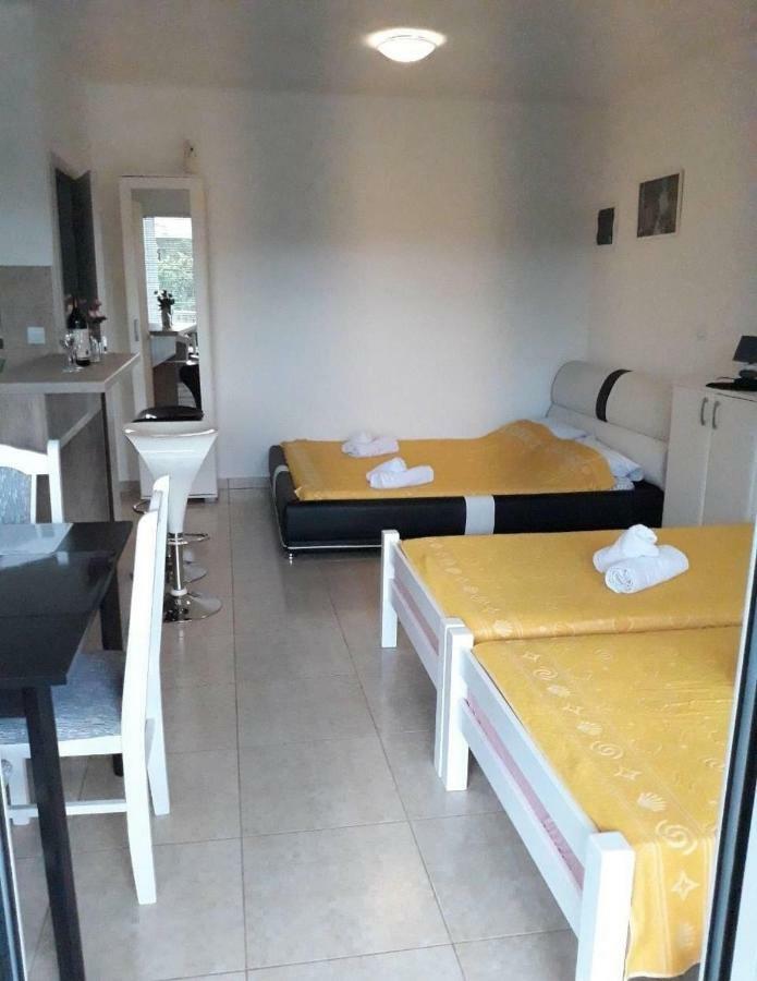 Apartment Iva Биела Екстериор снимка